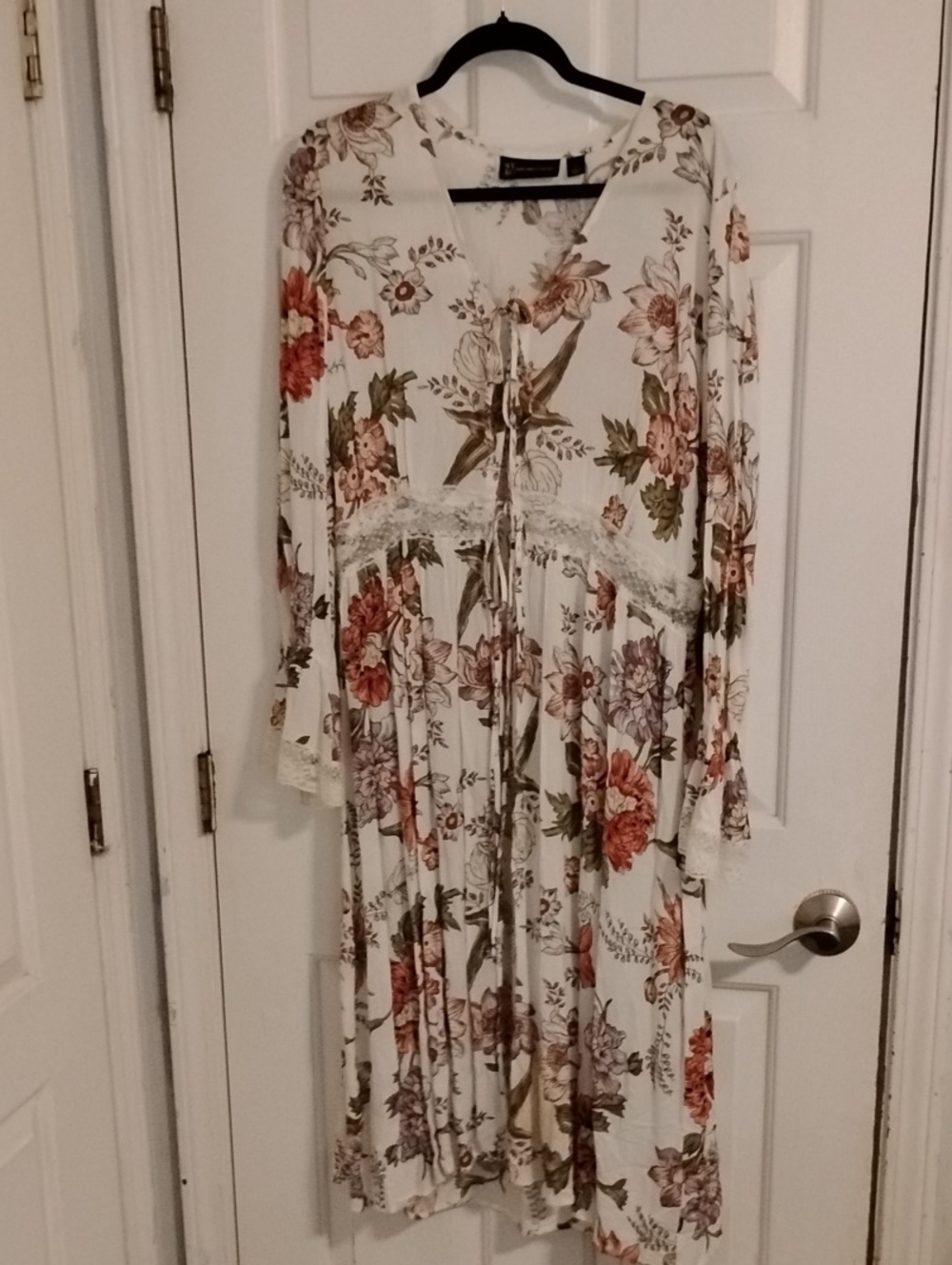New York & Company Cream Floral Lace-Trim Long Sleeve Kimono